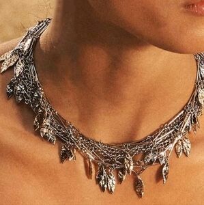 Metal chain and leaf dangles necklace